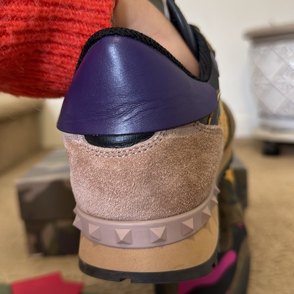 Consigned!!SALE PRICE!! Today only!! Authentic Valentino Garavani Sneakers - Picture 5 of 8